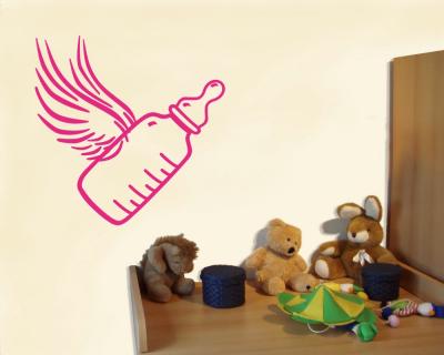 Wandtattoo fliegende Babyflasche