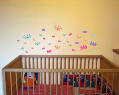 31-teiliges Bunte Kronen Wandtattoo Set - Ansicht 2