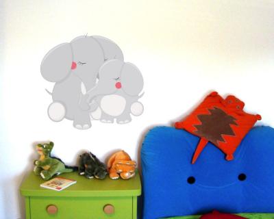 Buntes Wandtattoo  Kuschelnde Elefanten 