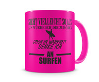 Tasse mit dem Motiv Ich denke an Surfen Tasse Modellnummer  neon pink/schwarz