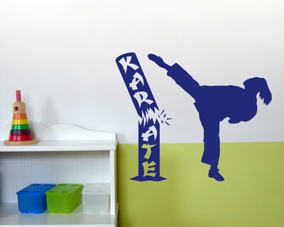 Wandtattoo Karate Karatekmpferin mit Stamm Wandtattoo