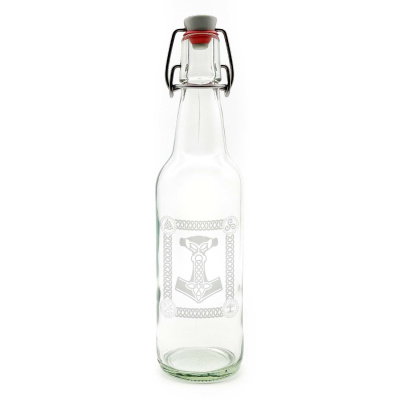 Glas Flasche mit Thors Hammer Mjölnir und Symbolen Gravur