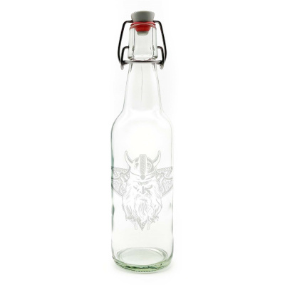 Glas Flasche mit Wikinger mit gekreuzten xten Gravur