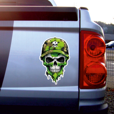 Grner Totenkopf mit Kappe Aufkleber Cartoon - Ansicht 2