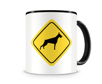 Tasse mit dem Motiv Dobermann Warnschild Tasse Modellnummer  schwarz/schwarz
