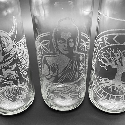 Glas Flasche mit Valknut und Runen Gravur - Ansicht 4